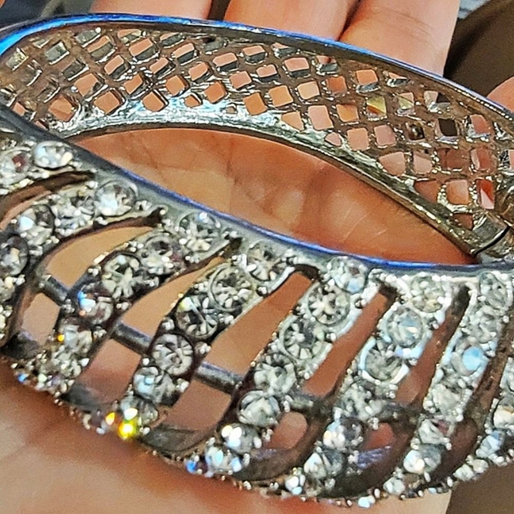 Vintage Chunky Silver Tone Rhinestones Zirconia Hinged Cuff Lattice Bracelet - Picture 2 of 14